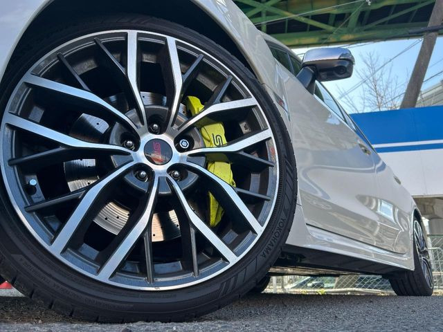 �y����19�C���`�A���~�z�C�[���z�O�ςɃ}�b�`���������A���~�z�C�[���𑕒����Ă���܂��B�e��ЊO�A���~�z�C�[����A�X�^�b�h���X�^�C�����戵�����Ă���܂��B���񂲑��k����������