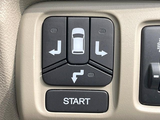 (Honda�X�}�[�g�p�[�L���O�A�V�X�g�V�X�e��)���Ԏ��̃n���h��������A�V�X�g���Ă����@�\�ł��B�O�i�ƌ�ނ̃V�t�g�`�F���W�A�u���[�L�A�A�N�Z���̑���Ȃǂ́A�^�]�҂��s���܂��B