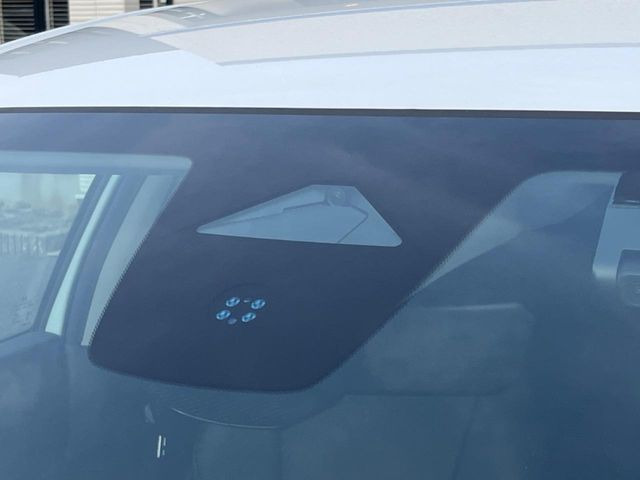 �y�z���_�Z���V���O�z���s���ɑO���̎ԗ�����F�����A�Փ˂������Ȏ��͌x��ƃu���[�L�ŏՓˉ���Ɣ�Q�y�����A�V�X�g�B�����S�Ƀh���C�u�����y���݂��������܂��B