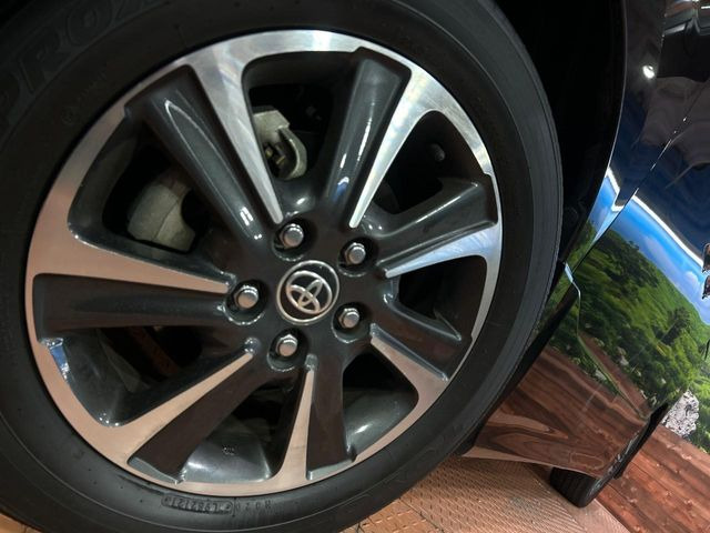 �y����16�C���`�A���~�z�C�[���z�O�ςɃ}�b�`���������A���~�z�C�[���𑕒����Ă���܂��B�e��ЊO�A���~�z�C�[����A�X�^�b�h���X�^�C�����戵�����Ă���܂��B���񂲑��k����������