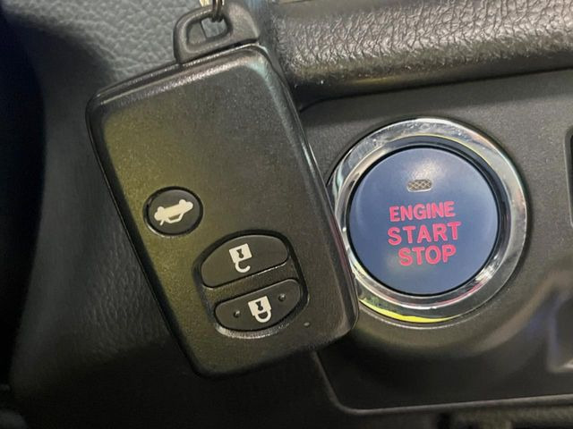 �y�A�N�Z�X�L�[&�v�b�V���X�^�[�g�z�J�o����|�P�b�g�ɓ��ꂽ�܂܂ł��h�A�̎{���E�������\�ȃX�}�[�g�L�[�𑕔��B�G���W���̃I���E�I�t�����J�M�����o���K�v�������A�{�^�����v�b�V�����邾����OK��