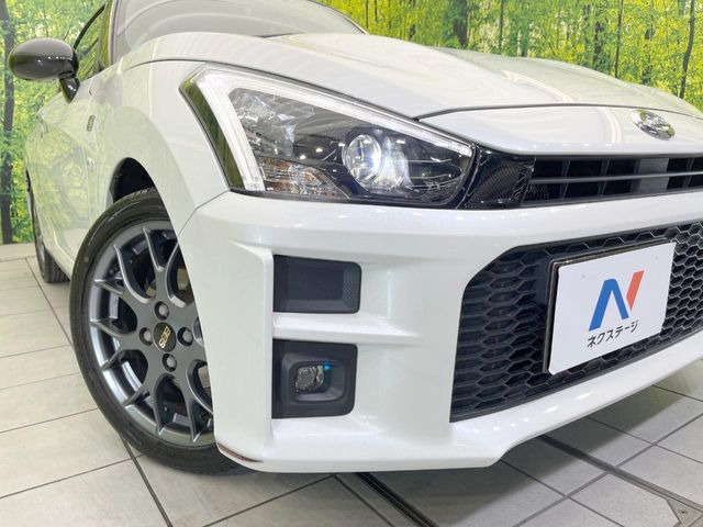 �yLED�w�b�h���C�g�z���V����ԑ��s�����ǍD�Ȏ��E���m�ۂ����S���ĉ^�]�ł��鍂�P�xLED�w�b�h���C�g�𑕔�!�_�����x�������A����d�͂��}�����Ă��܂��B