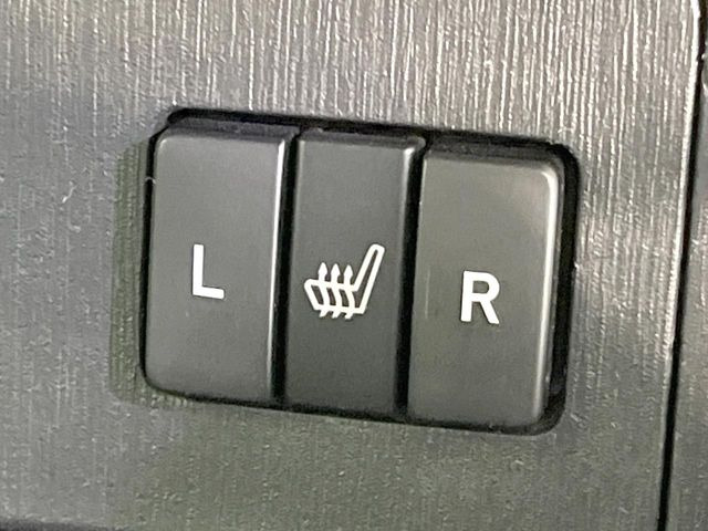 【シートヒーター】寒い日に重宝するシートヒーター!エアコンより早く温まってくれるので寒がりの人も安心ですね♪エアコンの温風は乾燥するから苦手、という方にもをおすすめです。