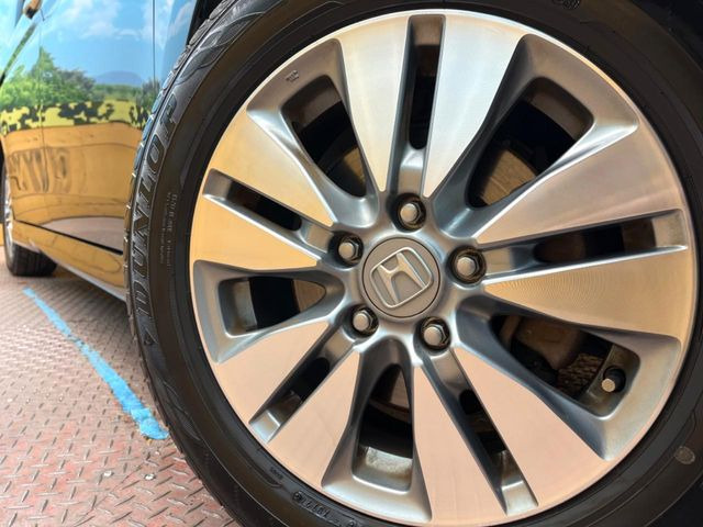 �y����16�C���`�A���~�z�C�[���z�O�ςɃ}�b�`���������A���~�z�C�[���𑕒����Ă���܂��B�e��ЊO�A���~�z�C�[����A�X�^�b�h���X�^�C�����戵�����Ă���܂��B���񂲑��k����������