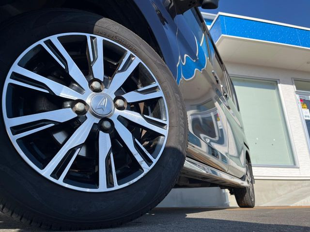 �y����14�C���`�A���~�z�C�[���z�O�ςɃ}�b�`���������A���~�z�C�[���𑕒����Ă���܂��B�e��ЊO�A���~�z�C�[����A�X�^�b�h���X�^�C�����戵�����Ă���܂��B���񂲑��k����������