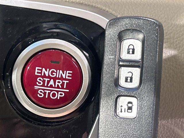 �yHonda�X�}�[�g�L�[�z�J�o����|�P�b�g�ɓ��ꂽ�܂܂ł��h�A�̎{���E�������\�ȃX�}�[�g�L�[�𑕔��B�G���W���̃I���E�I�t�����J�M�����o���K�v����������Ƃ��Ă��֗��ł���