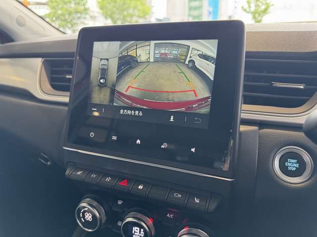 �S���̓J�����E�o�b�N���j�^�[�A���o�[�X�`���C�����t���Ă��܂��B