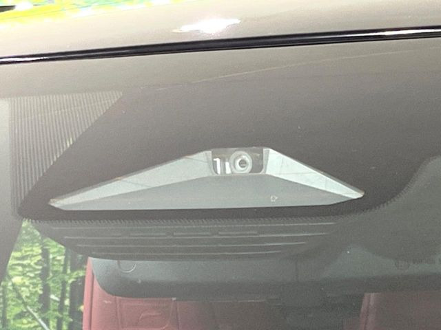 ���s���ɑO���̎ԗ�����F�����A�Փ˂������Ȏ��͌x��ƃu���[�L�ŏՓˉ���Ɣ�Q�y�����A�V�X�g�B�����S�Ƀh���C�u�����y���݂��������܂��B