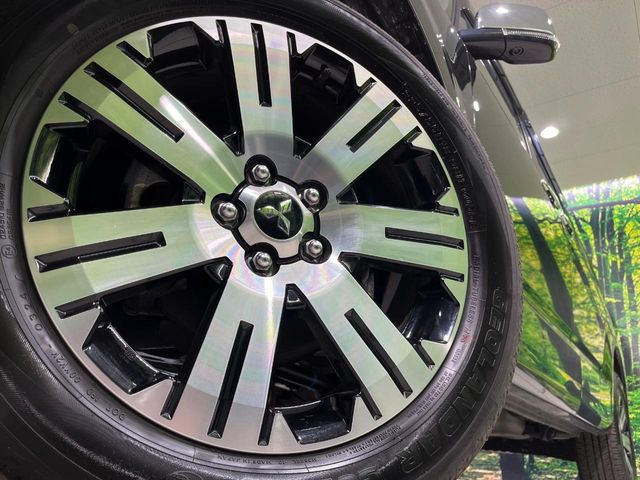 �y����18�C���`�A���~�z�C�[���z�O�ςɃ}�b�`���������A���~�z�C�[���𑕒����Ă���܂��B�e��ЊO�A���~�z�C�[����A�X�^�b�h���X�^�C�����戵�����Ă���܂��B���񂲑��k����������