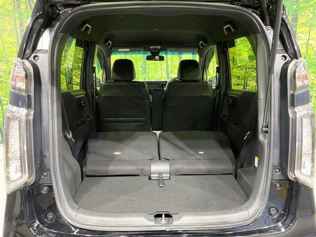 ���i�̂���������ʋ΁A���}���ɏ\���ȉ׎��X�y�[�X���m�ۂ��Ă���܂��B�Z�J���h�V�[�g��|���ƁA�傫�ȉו��̐ύڂ��\�ł���