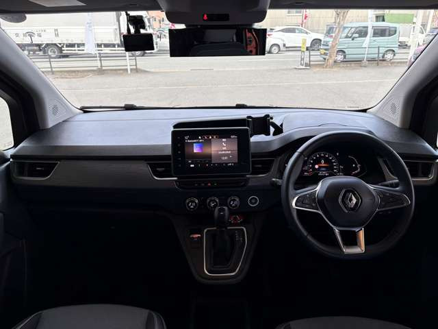 3���Ɨ��^�C�v�A6:4���������A�V�[�g�ɂ́A��l3�l����������Ə�Ԃ��邱�Ƃ��ł���B