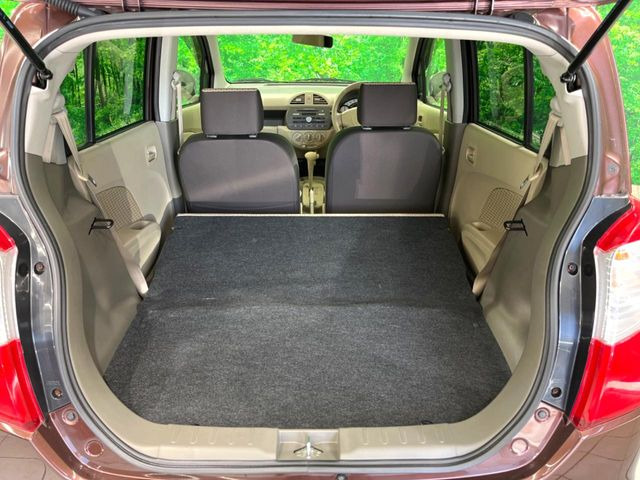 ���i�̂���������ʋ΁A���}���ɏ\���ȉ׎��X�y�[�X���m�ۂ��Ă���܂��B�Z�J���h�V�[�g��|���ƁA�傫�ȉו��̐ύڂ��\�ł���