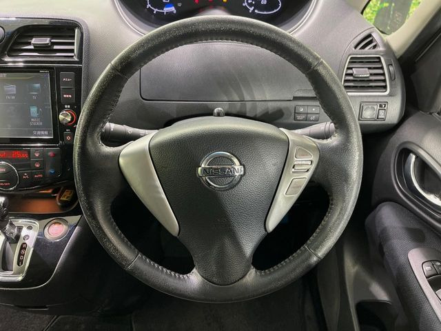 �y�����v�����X�e�A�����O�z�㎿�Ȋv���g�p���邱�ƂŁA��ɂ����������݂ƂĂ��^�]���₷���n���h���ł���