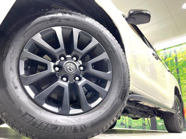 �y����18�C���`�A���~�z�C�[���z�O�ςɃ}�b�`���������A���~�z�C�[���𑕒����Ă���܂��B�e��ЊO�A���~�z�C�[����A�X�^�b�h���X�^�C�����戵�����Ă���܂��B���񂲑��k����������