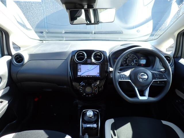 �C���p�l�摜�ɂȂ�܂��B�ԓ��͐��Ǝ҂ɂĎ����N���[�j���O�{�H�ς݂Ȃ̂ŁA��ϐ����ł��B