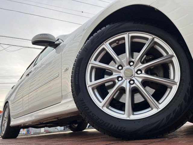 �y18�C���`�A���~�z�C�[���z�O�ςɃ}�b�`�����A���~�z�C�[���𑕒����Ă���܂��B�e��A���~�z�C�[����A�X�^�b�h���X�^�C�����戵�����Ă���܂��B���񂲑��k����������