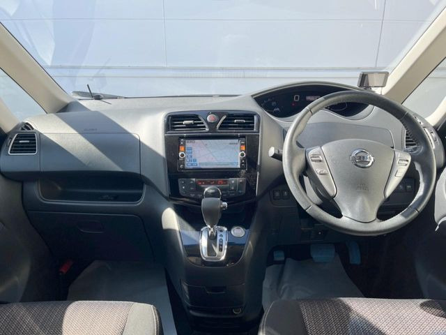 セレナ2.0 ハイウェイスター Vセレクション+Safety II S-HYBRID