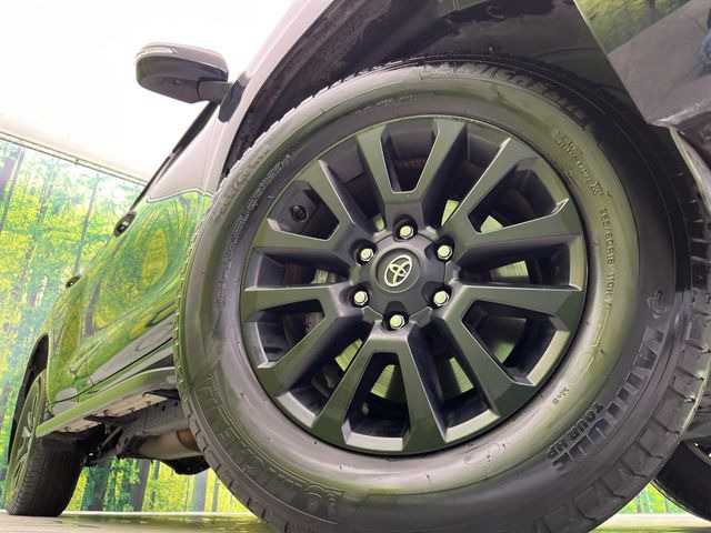 【純正18インチアルミホイール】外観にマッチした純正アルミホイールを装着しております。各種社外アルミホイールや、スタッドレスタイヤも取扱いしております。是非ご相談ください♪