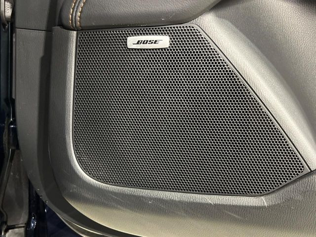 �yBOSE�T�E���h�V�X�e���z���[�J�[�I�v�V�����̍��i�ʃT�E���h�V�X�e���𓋍ځB��p�̃`���[�j���O���{���ꂽ�召�l�X�ȃX�s�[�J�[����ǎ��ȃT�E���h���t�ł��A�Տꊴ���ӂ�鉹����Ԃ����o���܂��B