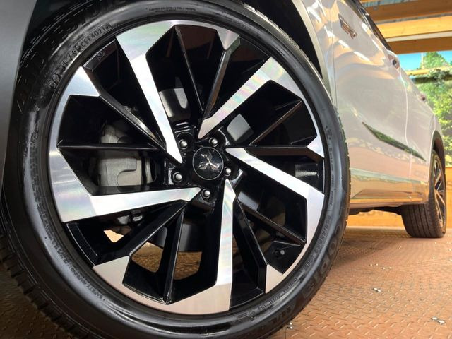 �y����20�C���`�A���~�z�C�[���z�O�ςɃ}�b�`���������A���~�z�C�[���𑕒����Ă���܂��B�e��ЊO�A���~�z�C�[����A�X�^�b�h���X�^�C�����戵�����Ă���܂��B���񂲑��k����������