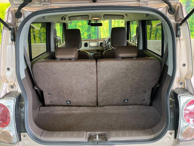 ���i�̂���������ʋ΁A���}���ɏ\���ȉ׎��X�y�[�X���m�ۂ��Ă���܂��B�Z�J���h�V�[�g��|���ƁA�傫�ȉו��̐ύڂ��\�ł���