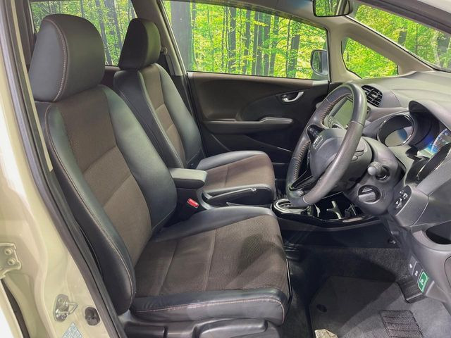 �y�n�[�t���U�[�V�[�g�z�������ƍ���S�n�𗼗������l�C�̃V�[�g���w�ʁE���ʂ̃t�@�u���b�N�f�ނ́A�ʋC���̗ǂ��⊊��ɂ����ɗD��Ă��܂��B�C���╞���ɍ��E���ꂸ���K�ɂ���肢�������܂��B