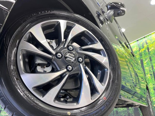 �y����15�C���`�A���~�z�C�[���z�O�ςɃ}�b�`���������A���~�z�C�[���𑕒����Ă���܂��B�e��ЊO�A���~�z�C�[����A�X�^�b�h���X�^�C�����戵�����Ă���܂��B���񂲑��k����������