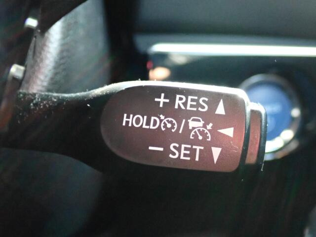 �y�N���[�Y�R���g���[���z�������H�ł̒��������s���y�ɁB�A�N�Z���y�_���𓥂܂��Ɏԑ������ɕۂ��Ƃ��\�ł��B�O���̎ԗ������m���ĎԊԂ�ۂ悤�ɑ��x���߂��Ă���܂�!!