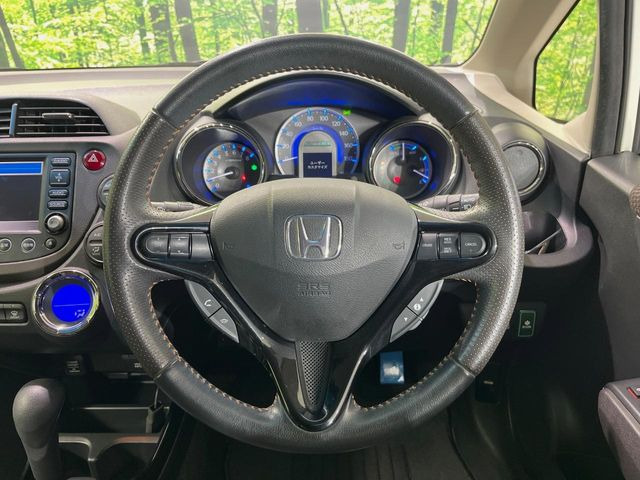 �y�����v�����X�e�A�����O�z�㎿�Ȋv���g�p���邱�ƂŁA��ɂ����������݂ƂĂ��^�]���₷���n���h���ł���