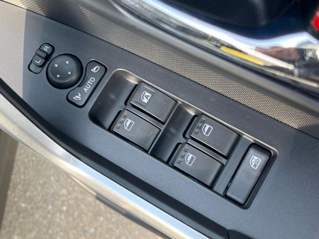 �y�d���i�[�~���[�z�T�C�h�~���[�͓d���i�[���ƂȂ��Ă���A�������ԏ�ł��L�Y�������X�N��}�����܂��B