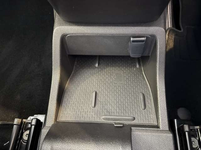 ���C�����X�`���[�W���[���t���Ă��܂��B