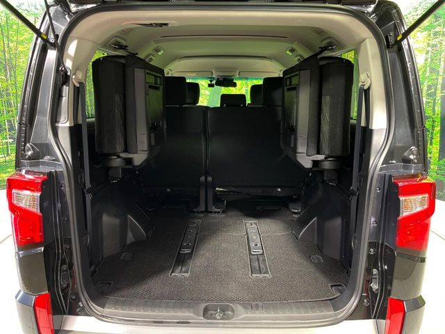 ���i�̂���������ʋ΁A���}���ɏ\���ȉ׎��X�y�[�X���m�ۂ��Ă���܂��B�Z�J���h�V�[�g��|���ƁA�傫�ȉו��̐ύڂ��\�ł���