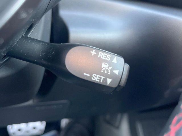 �y�N���[�Y�R���g���[���z�������H�����N���N���s�B�A�N�Z���𗣂��Ă���葬�x�ő��s���ł��A�������^�]���̕��S���y��!�����E�������ȒP�ȃX�C�b�`����Œ����ł��܂��B