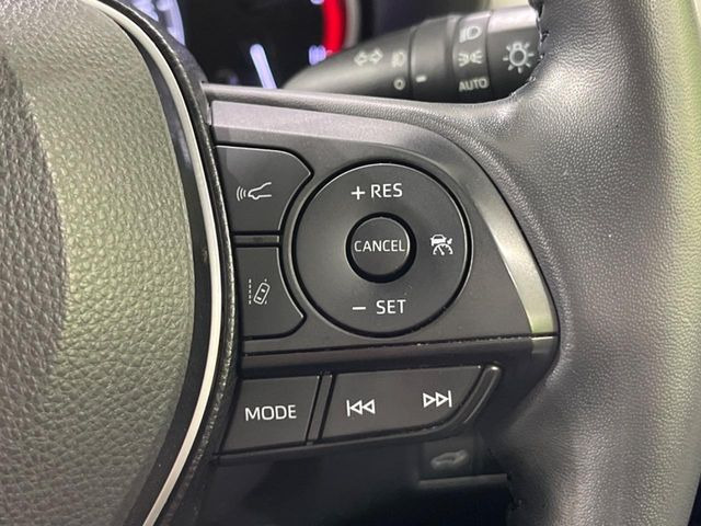 【レーダークルーズコントロール】高速道路での長距離走行が楽に!!自動で速度を保つクルーズコントロールが、衝突軽減システムと連携し、前方の車両を感知して車間を保つように速度調節してくれます!!