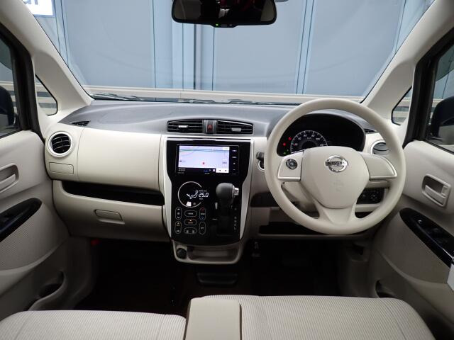 �C���p�l�摜�ɂȂ�܂��B�ԓ��͐��Ǝ҂ɂĎ����N���[�j���O�{�H�ς݂Ȃ̂ŁA��ϐ����ł��B