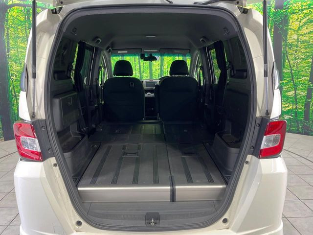 ���i�̂���������ʋ΁A���}���ɏ\���ȉ׎��X�y�[�X���m�ۂ��Ă���܂��B�Z�J���h�V�[�g��|���ƁA�傫�ȉו��̐ύڂ��\�ł���