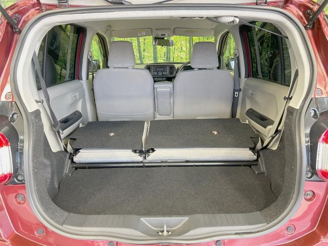 ���i�̂���������ʋ΁A���}���ɏ\���ȉ׎��X�y�[�X���m�ۂ��Ă���܂��B�Z�J���h�V�[�g��|���ƁA�傫�ȉו��̐ύڂ��\�ł���