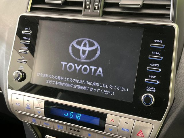 【メーカー純正9型ナビ】インテリアに溶け込むスタイリッシュな「専用設計」メーカーナビを装備♪視認性や操作性など基本性能にも優れ、より上質なカーライフをお楽しみいただけます。