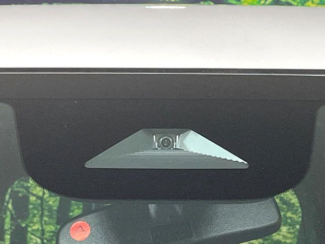 �y�z���_�Z���V���O�z���s���ɑO���̎ԗ�����F�����A�Փ˂������Ȏ��͌x��ƃu���[�L�ŏՓˉ���Ɣ�Q�y�����A�V�X�g�B�����S�Ƀh���C�u�����y���݂��������܂��B