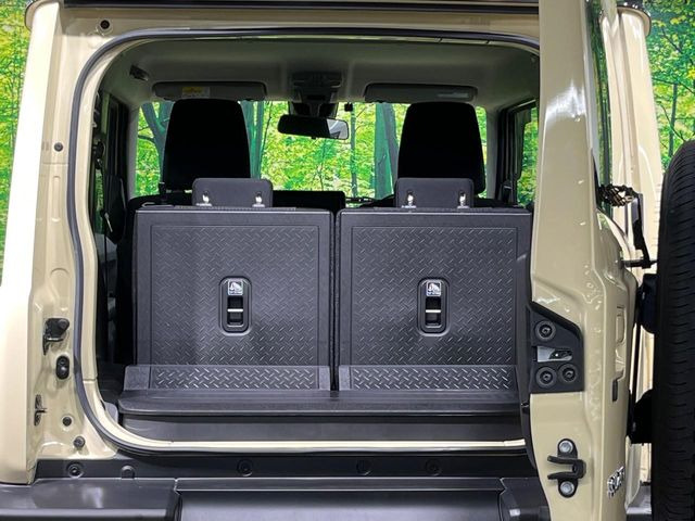 ���i�̂���������ʋ΁A���}���ɏ\���ȉ׎��X�y�[�X���m�ۂ��Ă���܂��B�Z�J���h�V�[�g��|���ƁA�傫�ȉו��̐ύڂ��\�ł���