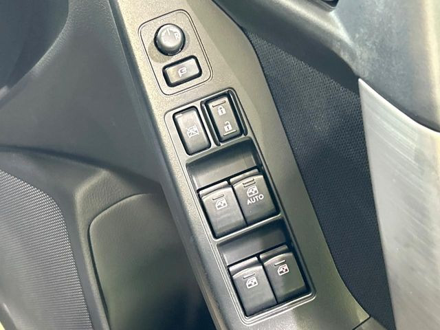 �y�d���i�[�~���[�z�T�C�h�~���[�͓d���i�[���ƂȂ��Ă���A�������ԏ�ł��L�Y�������X�N��}�����܂��B