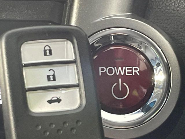 �yHonda�X�}�[�g�L�[�z�J�o����|�P�b�g�ɓ��ꂽ�܂܂ł��h�A�̎{���E�������\�ȃX�}�[�g�L�[�𑕔��B�G���W���̃I���E�I�t�����J�M�����o���K�v����������Ƃ��Ă��֗��ł���