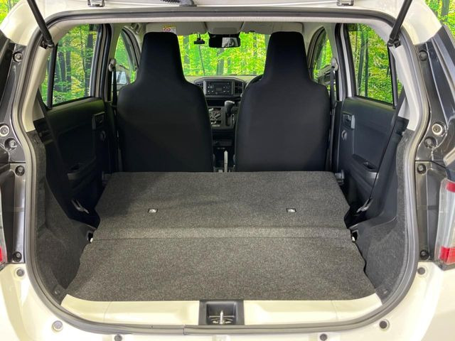 ���i�̂���������ʋ΁A���}���ɏ\���ȉ׎��X�y�[�X���m�ۂ��Ă���܂��B�Z�J���h�V�[�g��|���ƁA�傫�ȉו��̐ύڂ��\�ł���