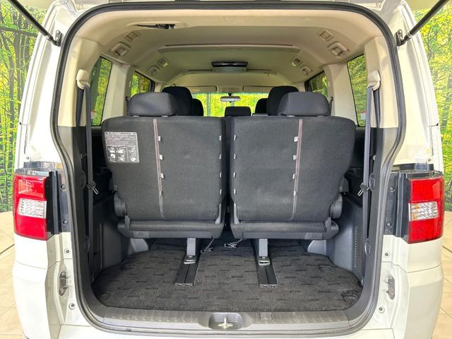 ���i�̂���������ʋ΁A���}���ɏ\���ȉ׎��X�y�[�X���m�ۂ��Ă���܂��B�Z�J���h�V�[�g��|���ƁA�傫�ȉו��̐ύڂ��\�ł���