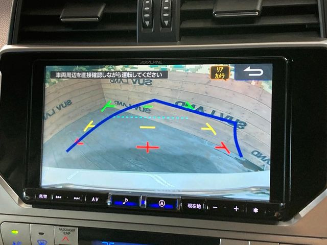 【バックカメラ】駐車時に後方がリアルタイム映像で確認できます。大型商業施設や立体駐車場での駐車時や、夜間のバック時に大活躍!運転スキルに関わらず、今や必須となった装備のひとつです!