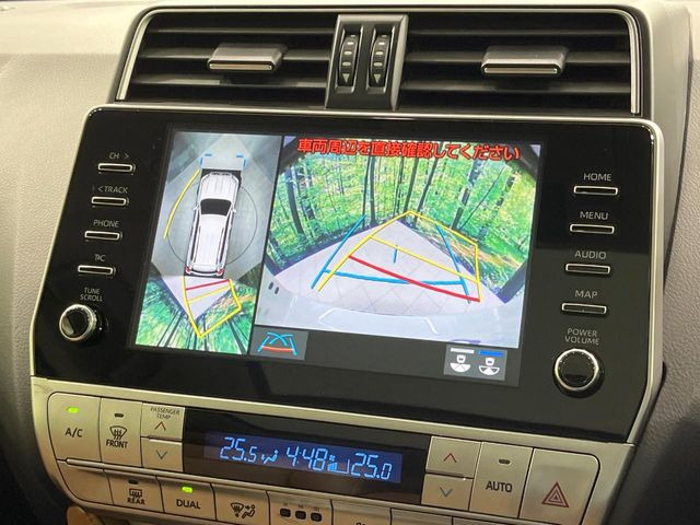 【パノラミックビューモニター】専用のカメラにより、上から見下ろしたような視点で360度クルマの周囲を確認することができます☆死角部分も確認しやすく、狭い場所での切り返しや駐車もスムーズに行えます。