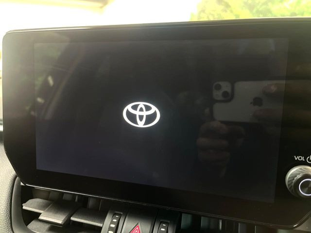 �y10.5�C���` �f�B�X�v���C�I�[�f�B�I�z���ʂ̃f�B�X�v���C��AppleCarPlay��AndroidAuto�����p�\�B�傫�ȉ�ʂŃX�}�z�i�r�A�v���������p���������܂���