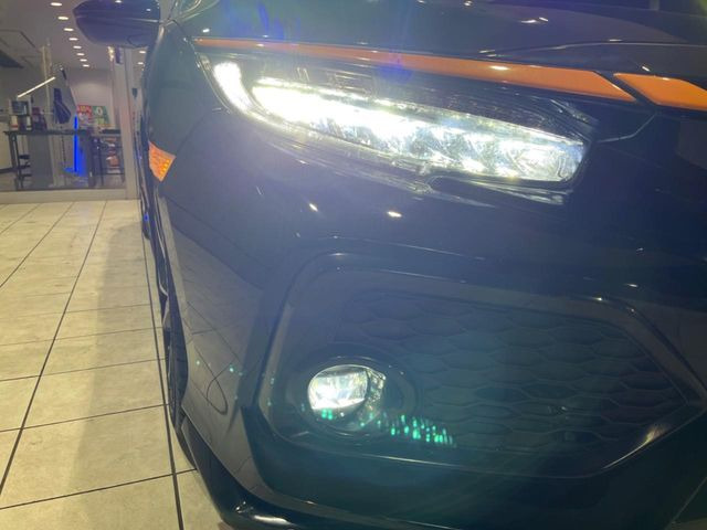 �yLED�w�b�h���C�g�z���V����ԑ��s�����ǍD�Ȏ��E���m�ۂ����S���ĉ^�]�ł��鍂�P�xLED�w�b�h���C�g�𑕔�!�_�����x�������A����d�͂��}�����Ă��܂��B