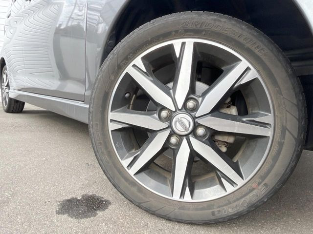 �y����15�C���`�A���~�z�C�[���z�O�ςɃ}�b�`���������A���~�z�C�[���𑕒����Ă���܂��B�e��ЊO�A���~�z�C�[����A�X�^�b�h���X�^�C�����戵�����Ă���܂��B���񂲑��k����������