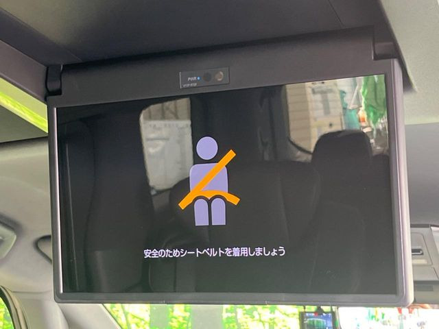 【フリップダウンモニター】大画面モニターで後席でもエンタメをお楽しみいただけます。小さなお子様にも大人気の装備です♪